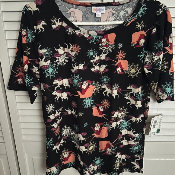 Brand new LulaRoe Gigi tee shirt; Size: L; Color - black w/Santa & sleigh print - Picture 1 of 6